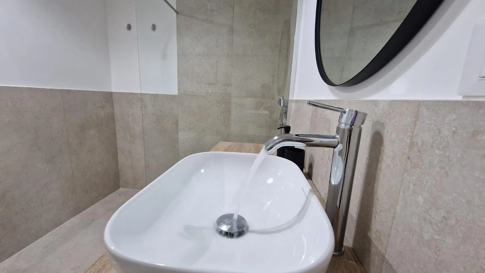 Venezia Boutique Apartments 阿沃拉