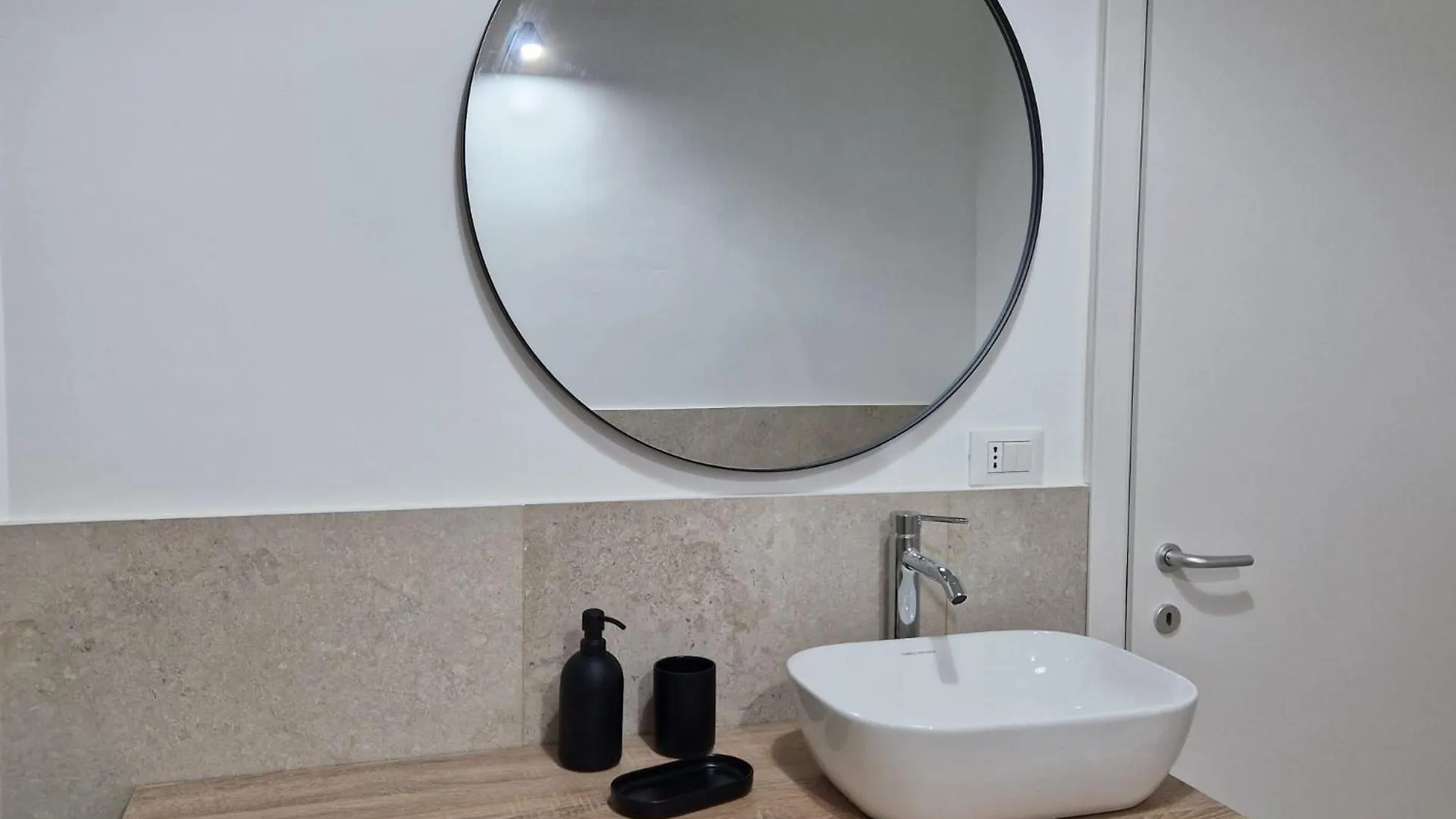 Venezia Boutique Apartments 阿沃拉